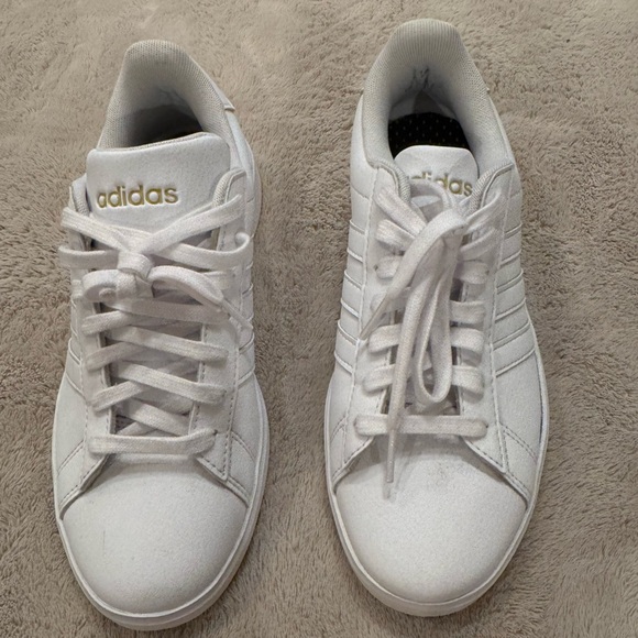Adidas Women's Grand Court White and Gold Sneakers NWOT Size 6.5 - Picture 1 of 10